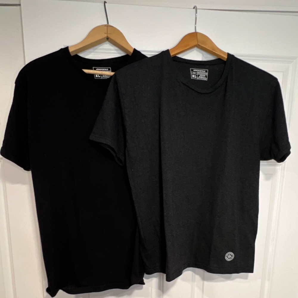 Aéropostale Women's Graphic Tees XL Black &  Charcoal Soft Cotton Lot of 2